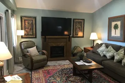 Image de New Listing. Entire luxurious home with Hot Tab.