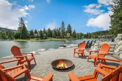 Image de Luxury Family Waterfront Home | Dock + Sup\/Kayak