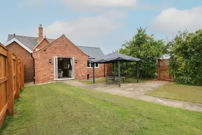 Image de The Old Gate House Annexe, pet friendly, with a garden in Alford