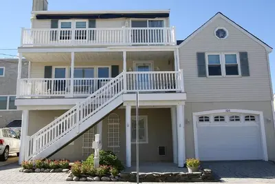 Image de 4 bedroom accommodation in Beach Haven Crest