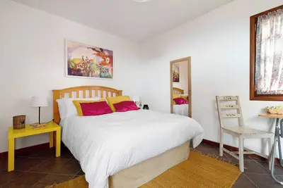 Image de Appartement La Casita Canaria avec vue sur la mer et les montagnes, terrasse et barbecue.