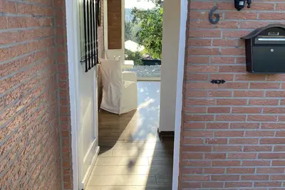 Image de Small house with a large garden