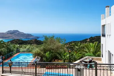 A 5bedroom villa with pool & amazing seaview