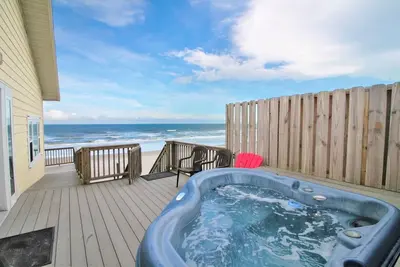 Image de \"Livin' on the Edge\" Oceanfront dog friendly home - Hot Tub - Topsail Beach