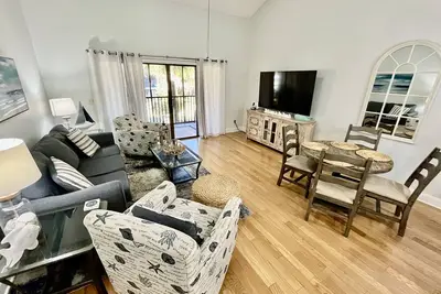 Image de Vdp 48 - Tropical lagoon views from this nicely updated 2 bedroom unit.
