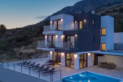 Seaview Villa Marila with a private heated pool with hydromassage, 3 en-suite bedrooms (6+2 people), 1km from the beach