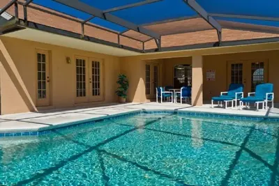 Image de Relax & Play 4-Bed Villa with Pool and  Game Room – Minutes to Disney