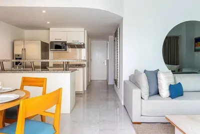 Image de Cozy 1br Condo w a Huge Infinity Pool Ideal for Weekend Getaway