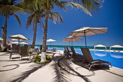 Image de Stunning Junior Suite w Pool & Gym Ideal for Weekend Getaway