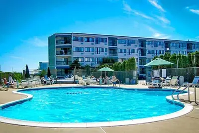 Image de 2br Condo near Surf-washed Beaches and Exciting Nightlife