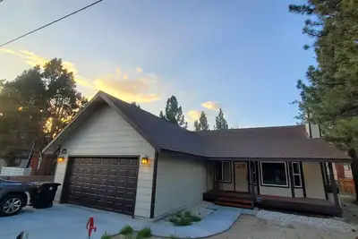 Image de Brand new 1600 sq ft modern home ready for you! 5 min to lake/12 min to ski!