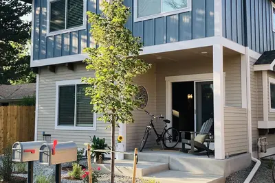 Image de Downtown Townhouse + Bikes