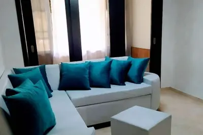 Image de 3 bedroom apartment, free parking. Next to the American Embassy.