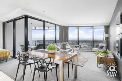 Image de Circle on Cavill - 1 Bedroom + Study Hinterland