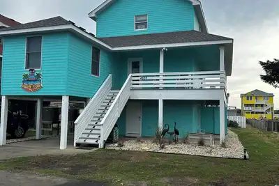 Image de Carolina Hooked:Oceanside home w/pool, hot tub, tiki bar, fire pit & more!