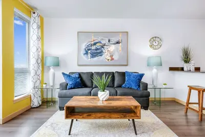Image de ★New★ 2mi→Downtown★ Balcony+Rooftop Views★ WiFi★ W/D
