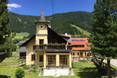 Image de Joli appartement avec bain Ă remous, Wifi, Tv, patio, animaux admis et parking
