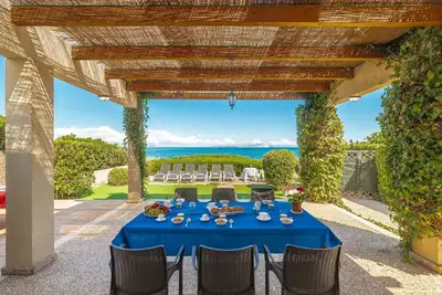 Image de Belle maison de vacances privée pour 4 personnes avec climatisation, Wifi, Tv, patio et parking