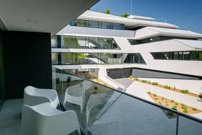 Image de Agréable appartement avec piscine, climatisation, Wifi, Tv, terrasse, animaux admis et parking