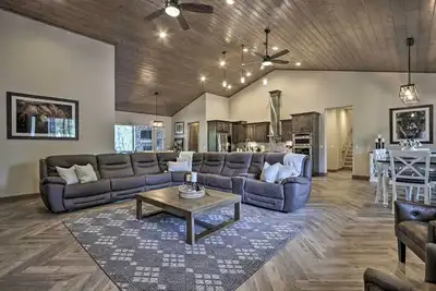 Image de Stylish Home w/ Expansive Deck in Show Low!