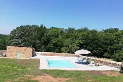 Image de Maison en pierre avec piscine privative, jardin, internet Ă Saint-Pardoux-et-Vielvic