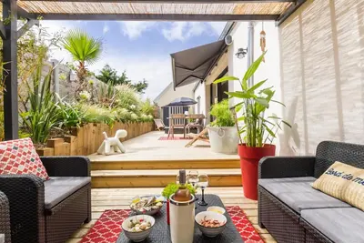 Image de Élégante maison de plain-pied avec terrasse privée, proche plage, chambres raffinées et tout confort