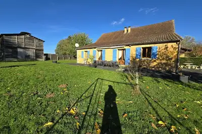 Image de Maison de campagne spacieuse près de Sarlat, idéale pour familles et amis, grand jardin et activités.