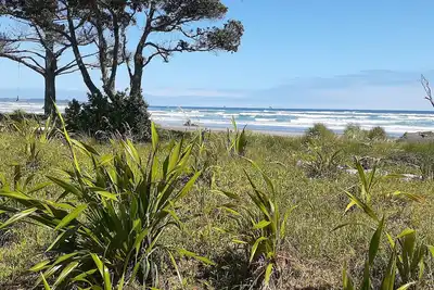 Seaside with sheltered garden and cycle trail access. Winter discounts now on.