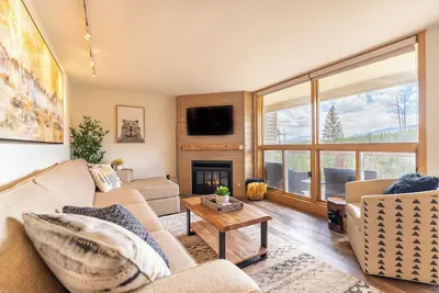 Image de Quiet, Scenic Escape in Silverthorne with Mountain Views from Private Balcony