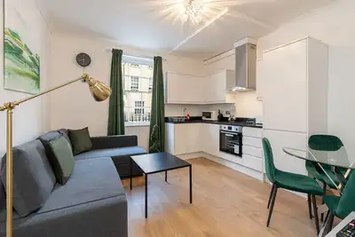 Image de Appartement-Supérieure-Douche-Vue sur Rue