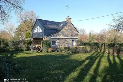 Image de maison paisible rythmée au chant des oiseaux