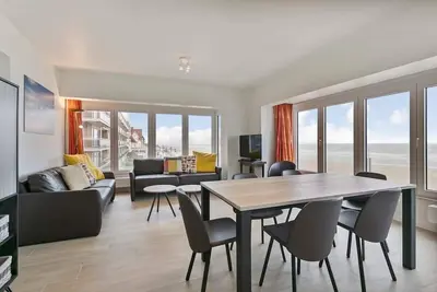 Image de Huswell - Majestic sea front apartment