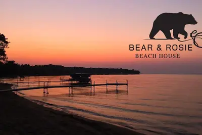 Image de Great Swimming Beach, Amazing 3 Season Porch, Water Toys, Very Nice Home