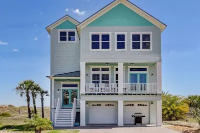 Image de Mermaid Castle | Oceanfront Luxury Beach House | Rooftop Deck