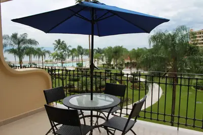 Image de Paradise apartment in beach condo Bay View Grand