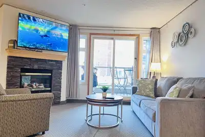 Image de Spacious & Family Friendly Suite in Town of Canmore; Free Ug parking & Gym & Ac