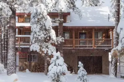 Image de Fall Special! ! ! Star Wars Cabin + Game Room + Hot Tub +Ev Outlet!