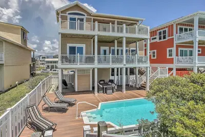 Image de Coastal Retreat w/ Hot Tub: Steps to Beach!