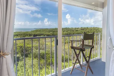 Image de 2402 Ocean Pointe | 2 Bed, 2 Bath