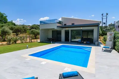 Image de Heated Private Pool★Brand New Lux villa★Walk to All★Bbq