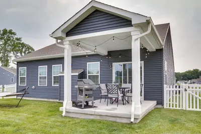 Image de Covered Patio, Grill & Hammock: Frankford Home!