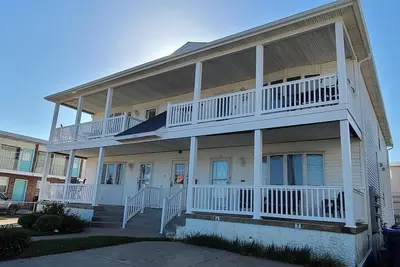 Image de Direct ocean views from this lovely three bedroom, two bath 2nd floor condo