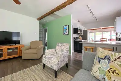Image de Peaceful Gulfport 3br/2 Ba Marina Home Expanded