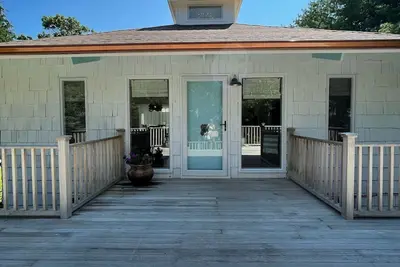 Image de Beach House-Steps to private beach and marina