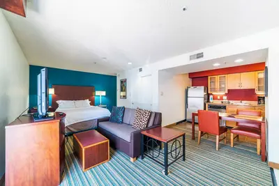 Image de Phoenix Studio Seasonal