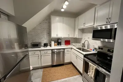 Image de Spacious 2 Bedroom unit with a Free Parking Spot
