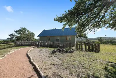 Image de Cottage at Twin Oaks - Dog Friendly - Incredible country views