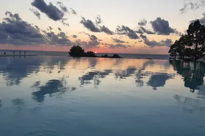 Image de sea house with swimming pool