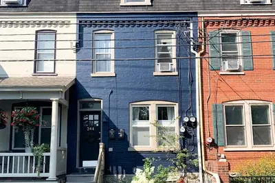 Studio Style -  open space <br>No private bedroom <br>Downtown Lancaster