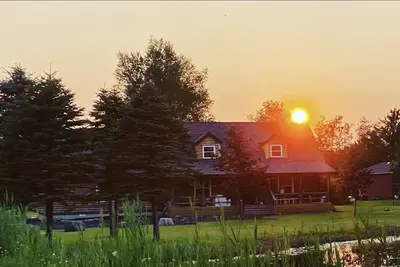 Image de Log home on 17 Acres w\/ Modern Amenities - near Frankenmuth